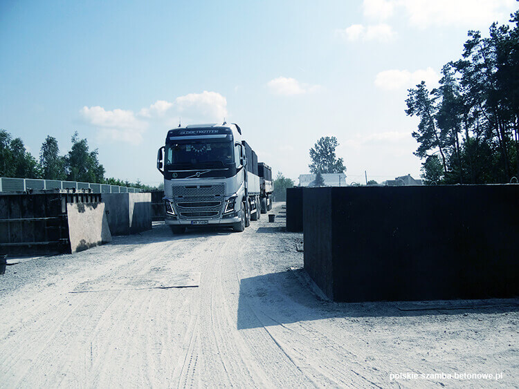 Transport szamb betonowych  w Barlinku